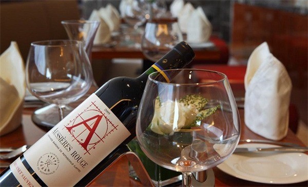 西拉干红葡萄酒